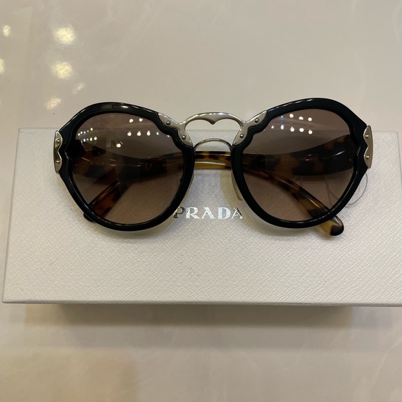 Prada collection , lovely sunglasses. NWT.Made in Italy. Authentic - Picture 6 of 9